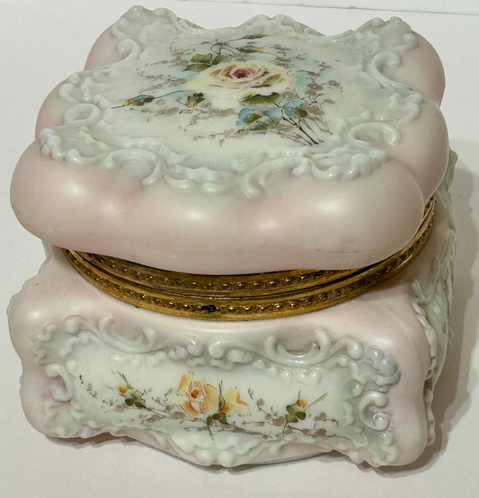 WAVECREST GLASS ANTIQUE LARGE DRESSER BOX