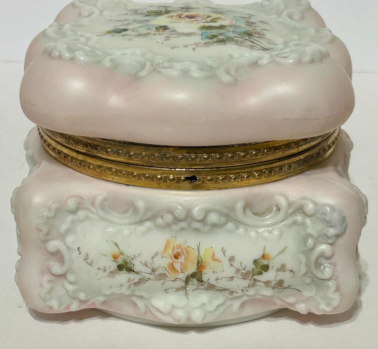 WAVECREST GLASS ANTIQUE LARGE DRESSER BOX