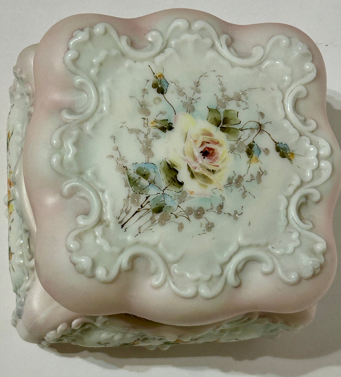 WAVECREST GLASS ANTIQUE LARGE DRESSER BOX