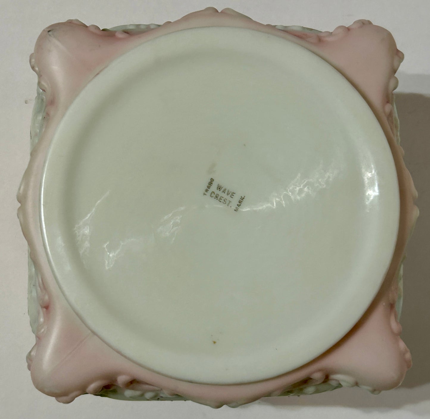 WAVECREST GLASS ANTIQUE LARGE DRESSER BOX