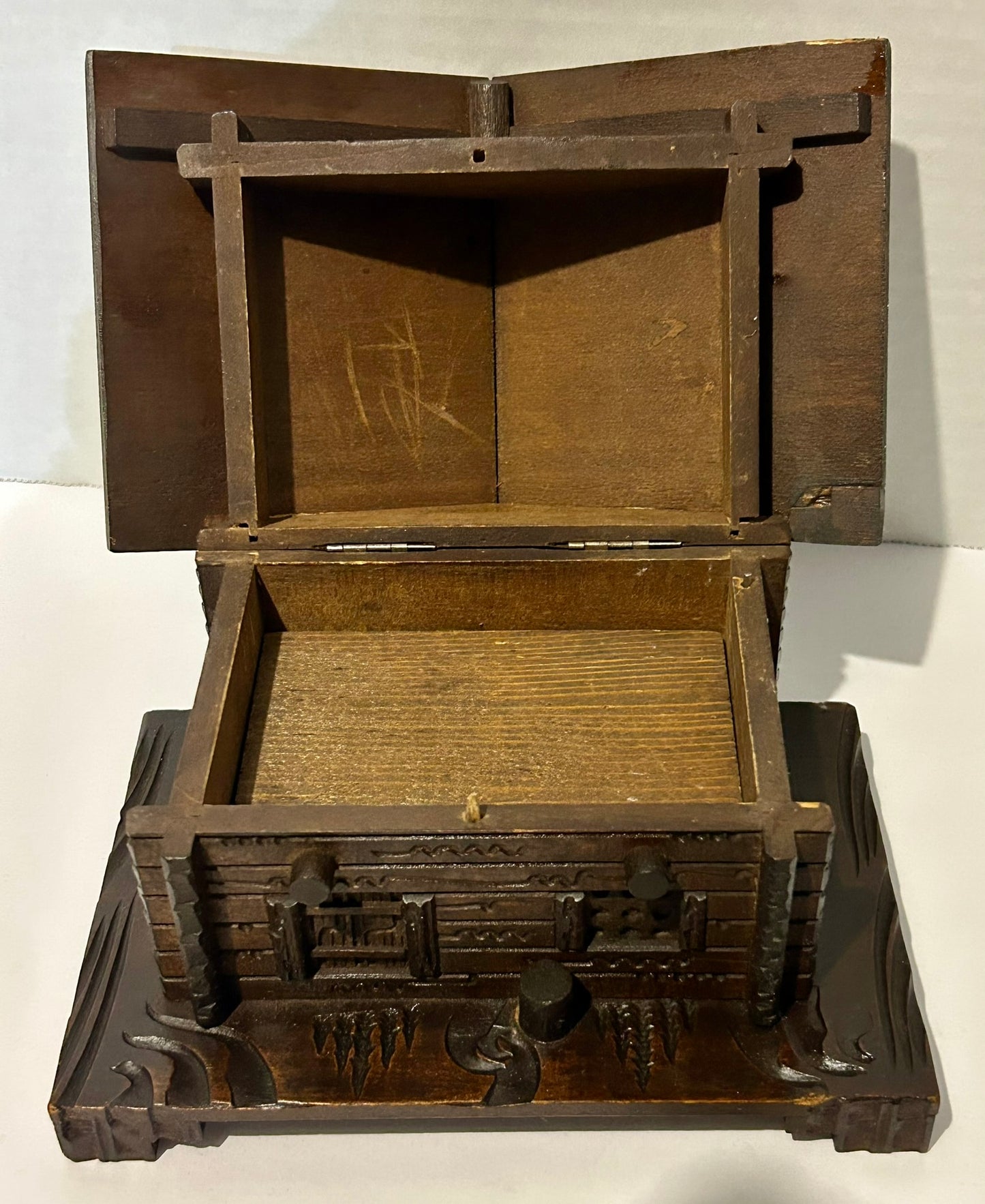 BLACK FOREST WOODEN CABIN ANTIQUE MUSIC BOX