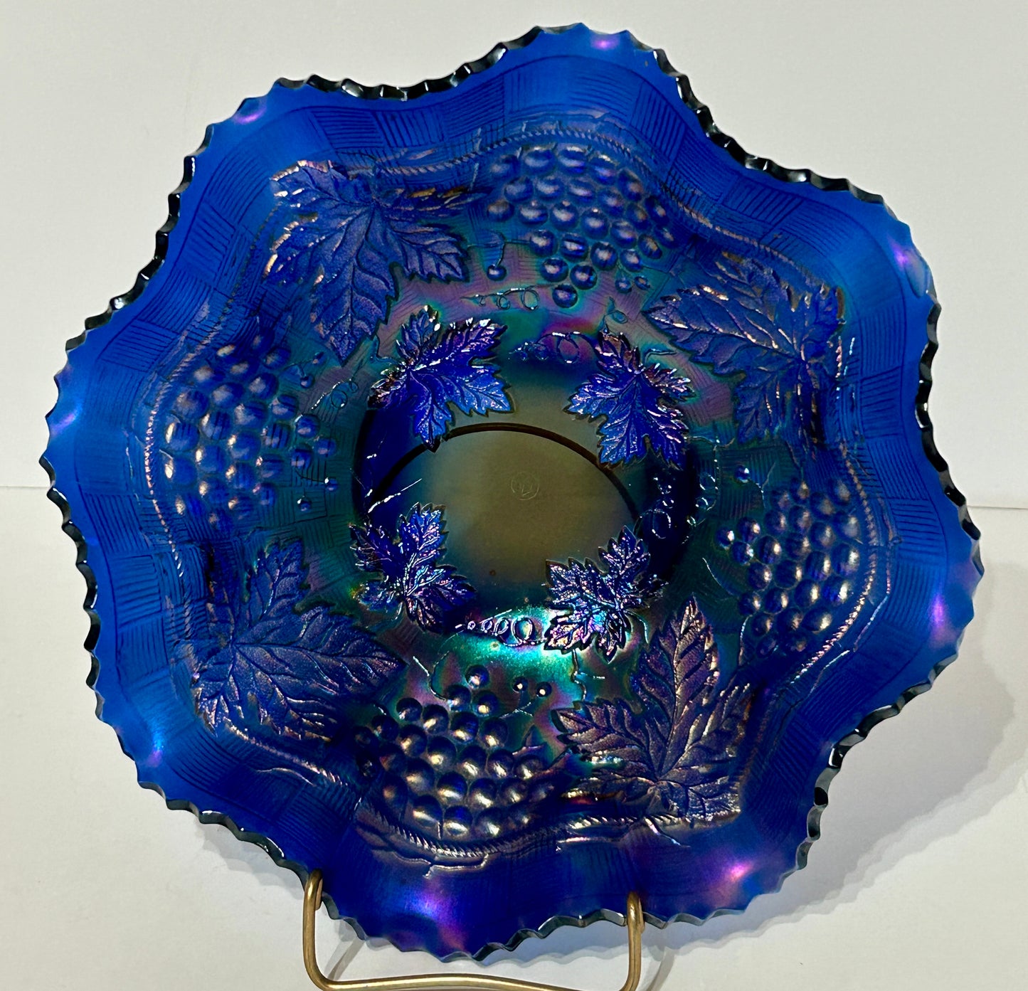 CARNIVAL GLASS GRAPE AND CABLE ELECTRIC BLUE NORTHWOOD BOWL