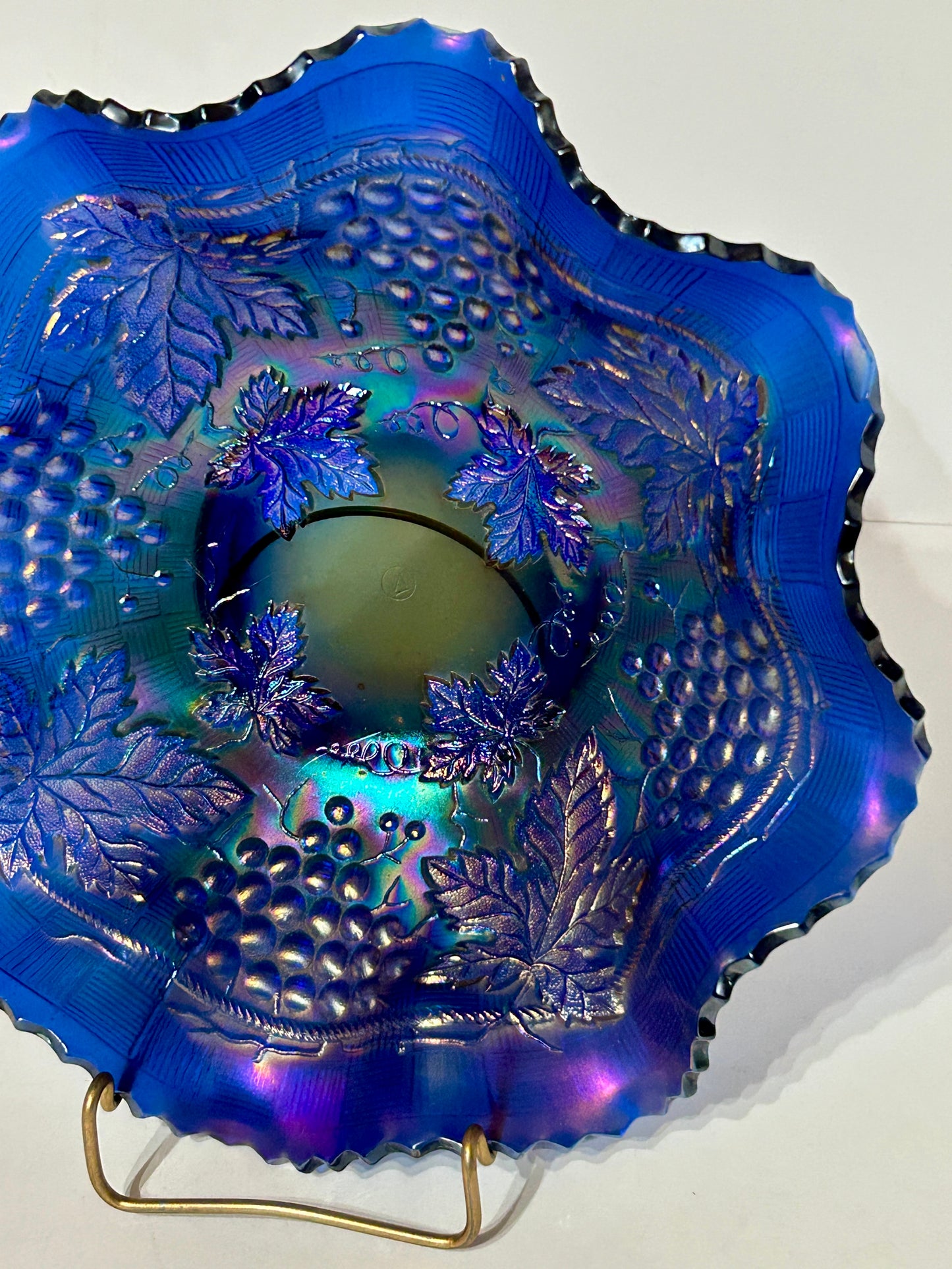 CARNIVAL GLASS GRAPE AND CABLE ELECTRIC BLUE NORTHWOOD BOWL