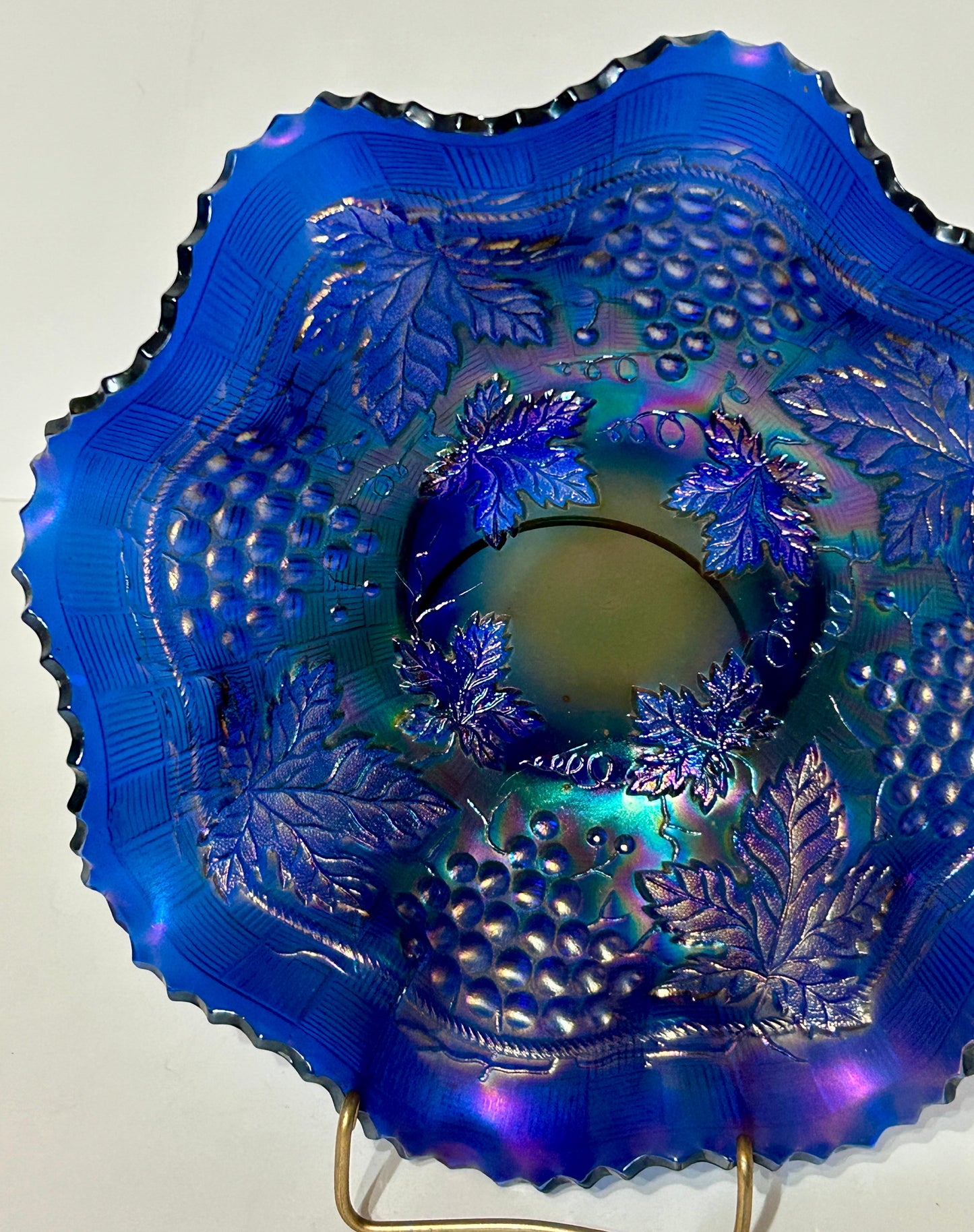 CARNIVAL GLASS GRAPE AND CABLE ELECTRIC BLUE NORTHWOOD BOWL