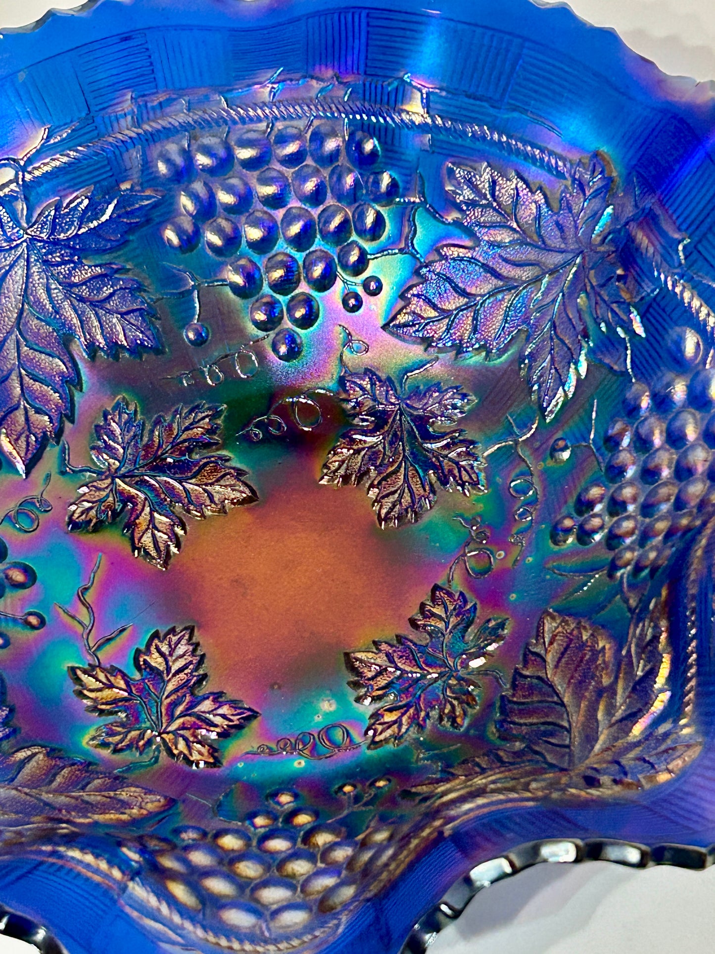 CARNIVAL GLASS GRAPE AND CABLE ELECTRIC BLUE NORTHWOOD BOWL