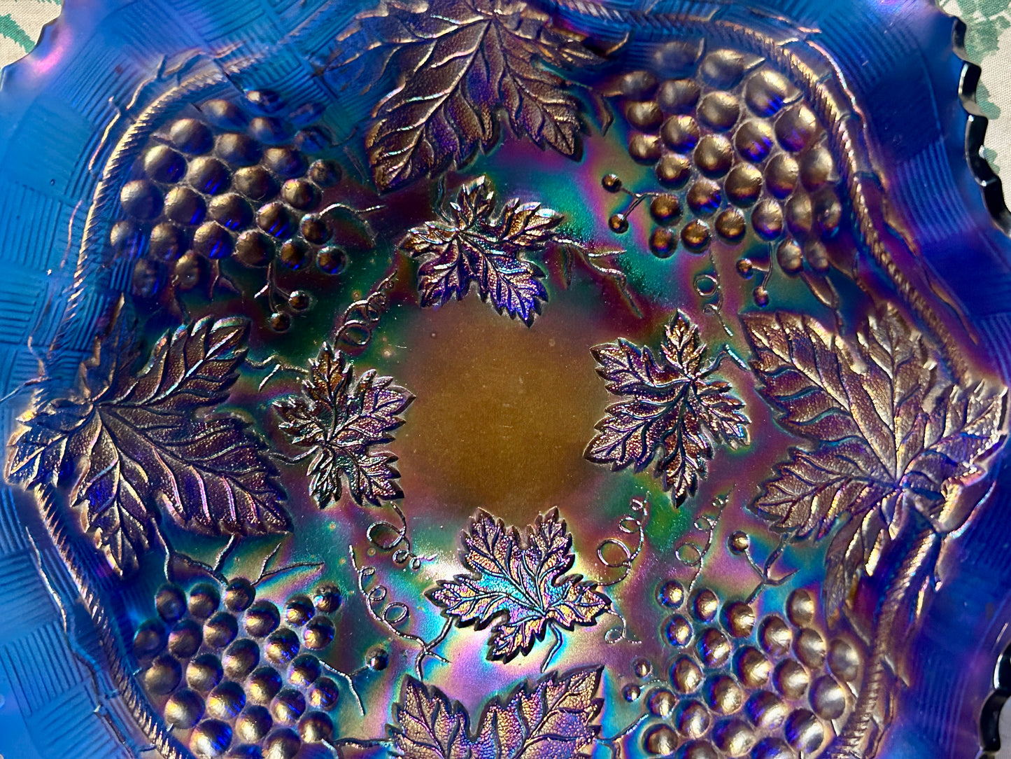 CARNIVAL GLASS GRAPE AND CABLE ELECTRIC BLUE NORTHWOOD BOWL