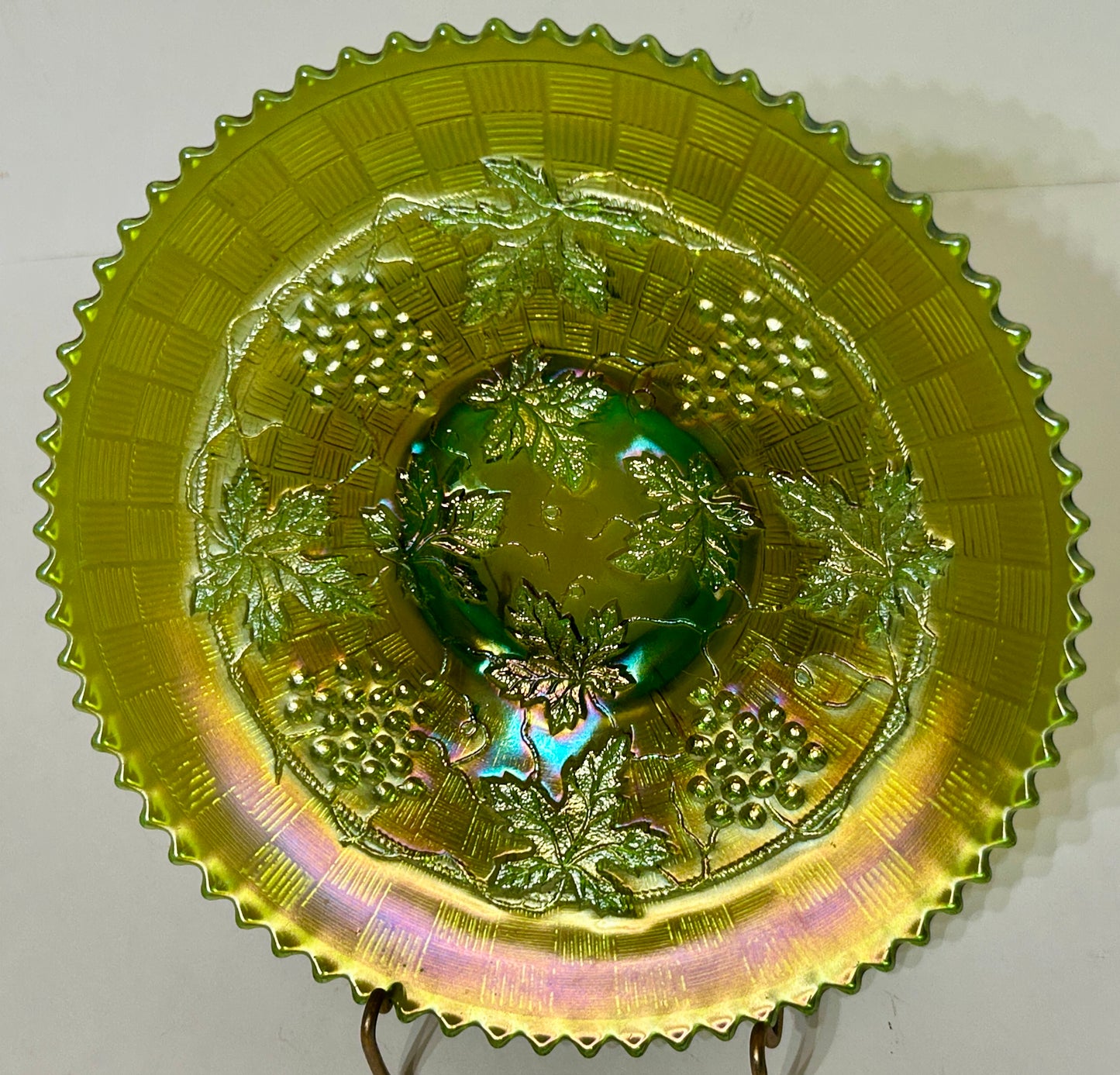 CARNIVAL GLASS GREEN GRAPE AND CABLE PLATE