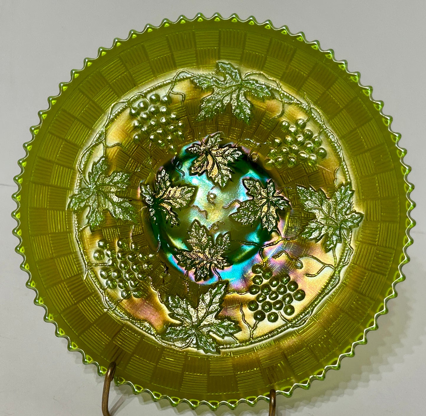 CARNIVAL GLASS GREEN GRAPE AND CABLE PLATE