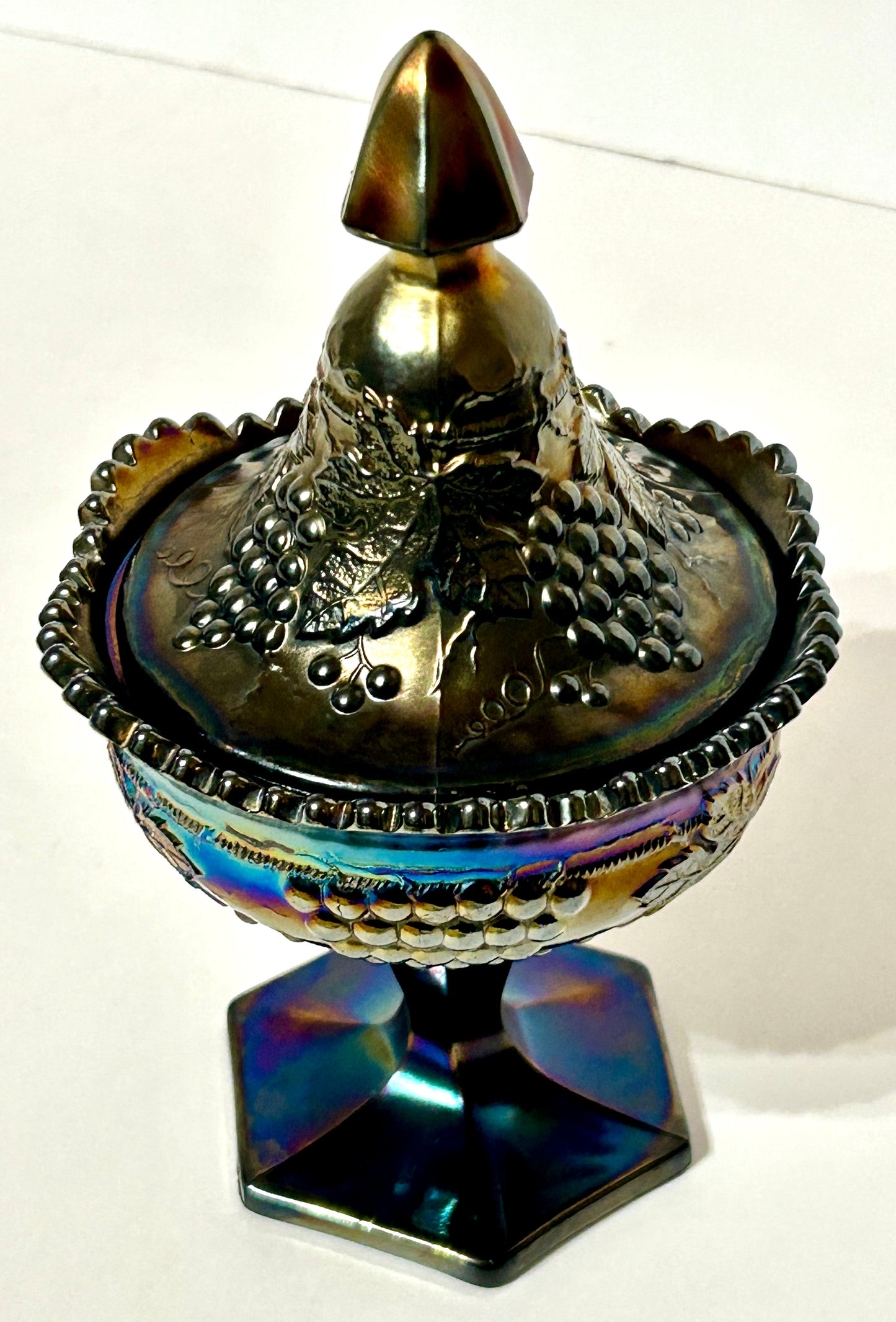 CARNIVAL GLASS GRAPE AND CABLE AMETHYST COVERED SWEETMEAT