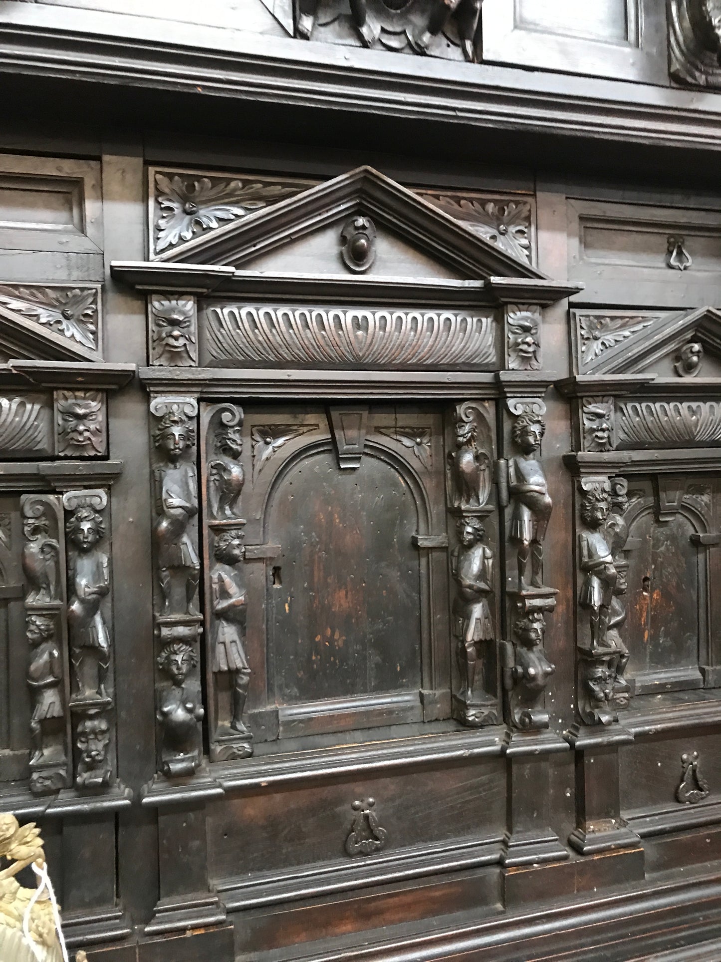 HAND CARVED ANTIQUE 17TH T0 18TH CENTURY CABINET