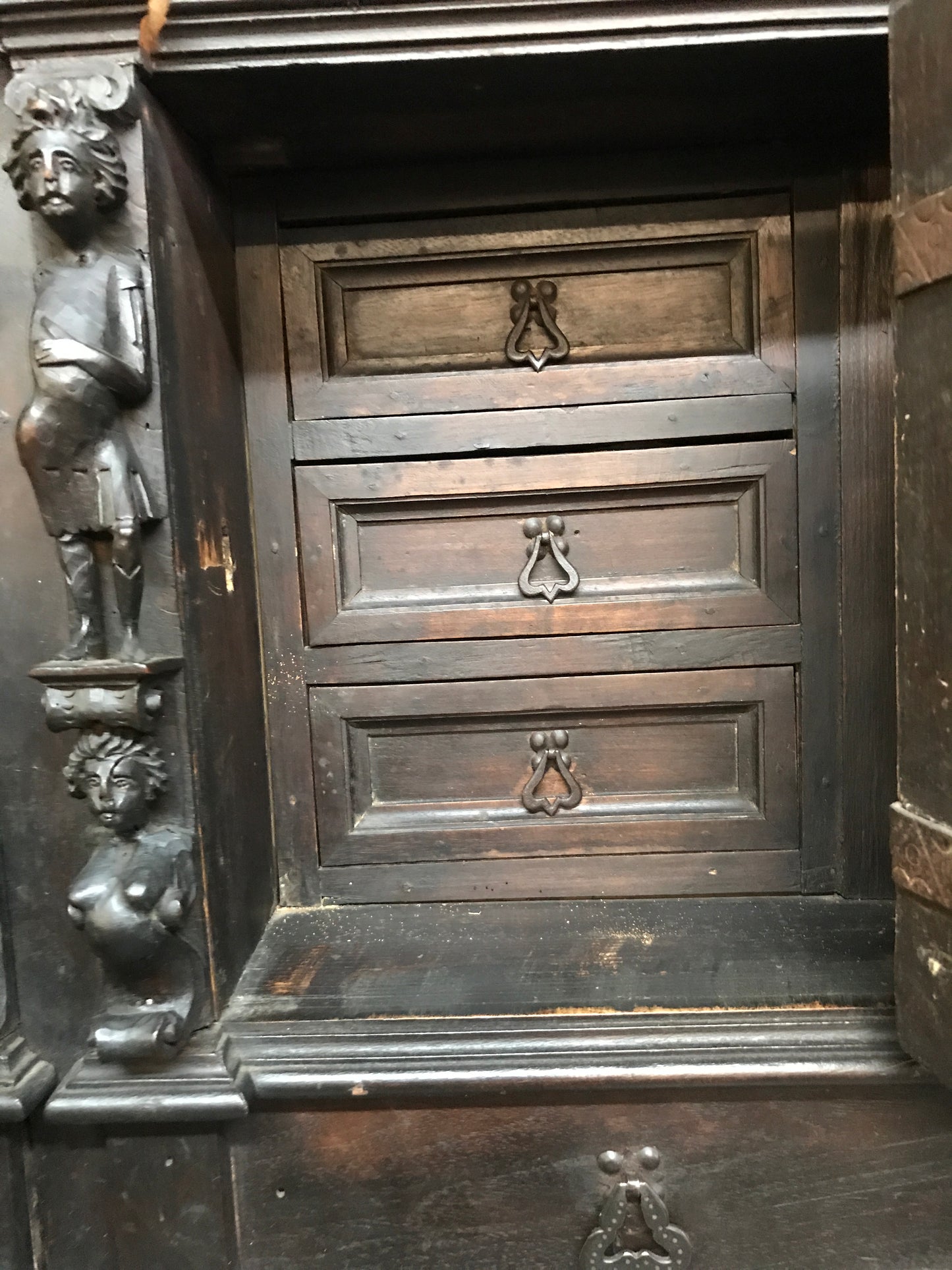 HAND CARVED ANTIQUE 17TH T0 18TH CENTURY CABINET