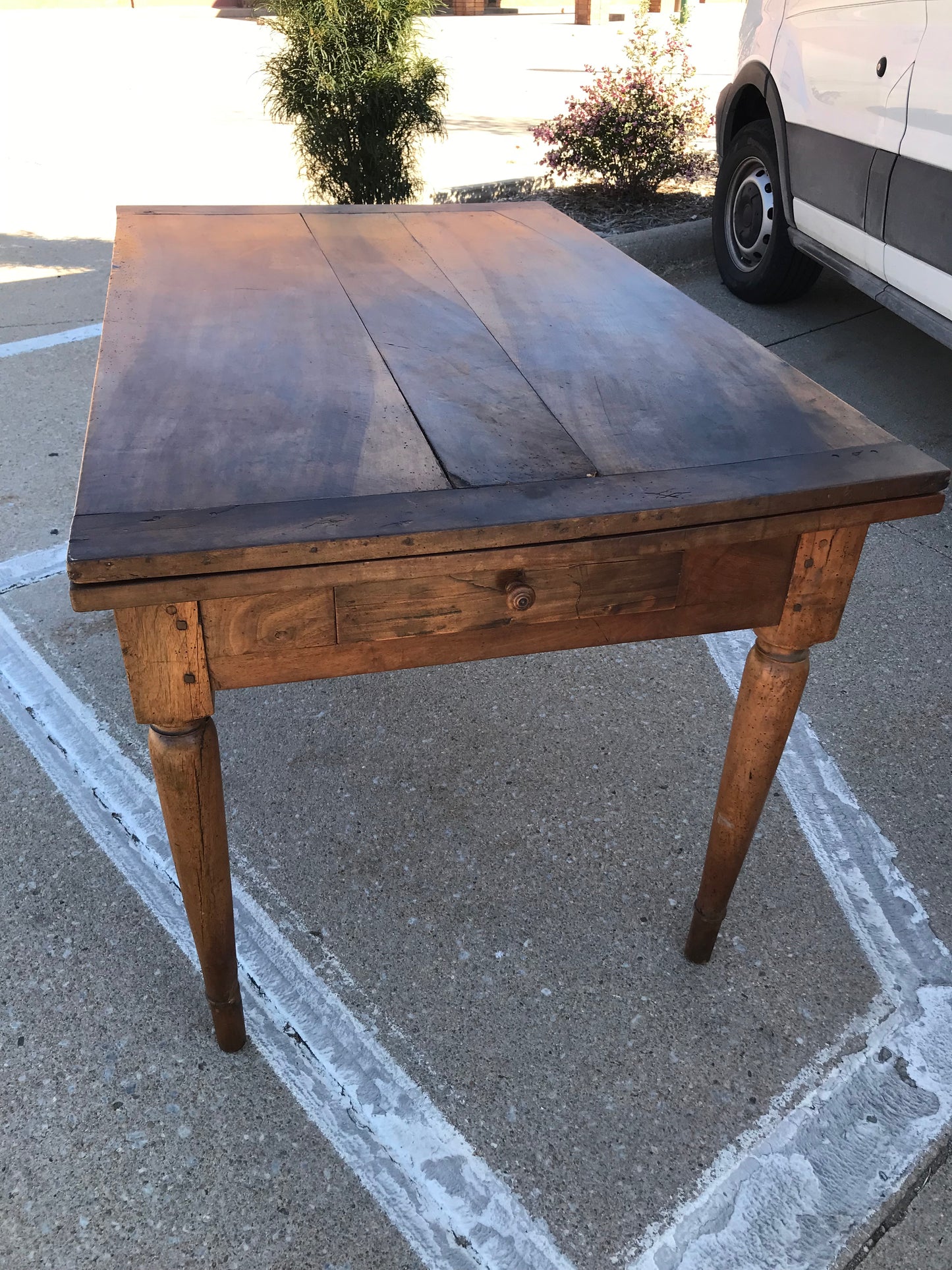 ANTIQUE EXPANDING PRIMITIVE DINING TABLE FROM MID 1800's