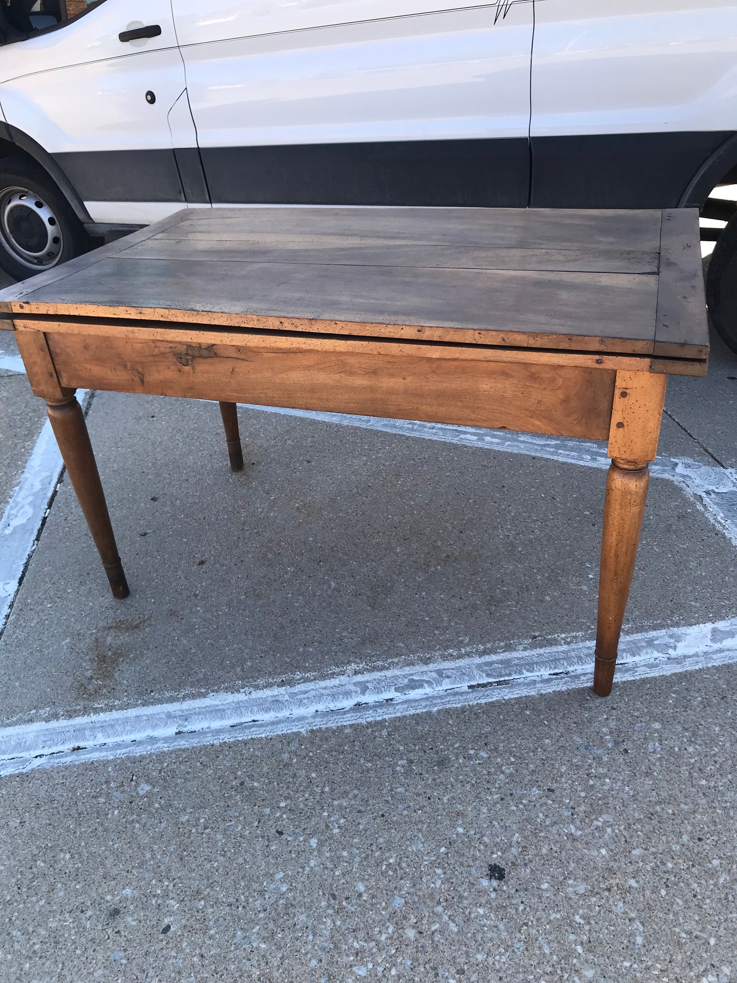 ANTIQUE EXPANDING PRIMITIVE DINING TABLE FROM MID 1800's