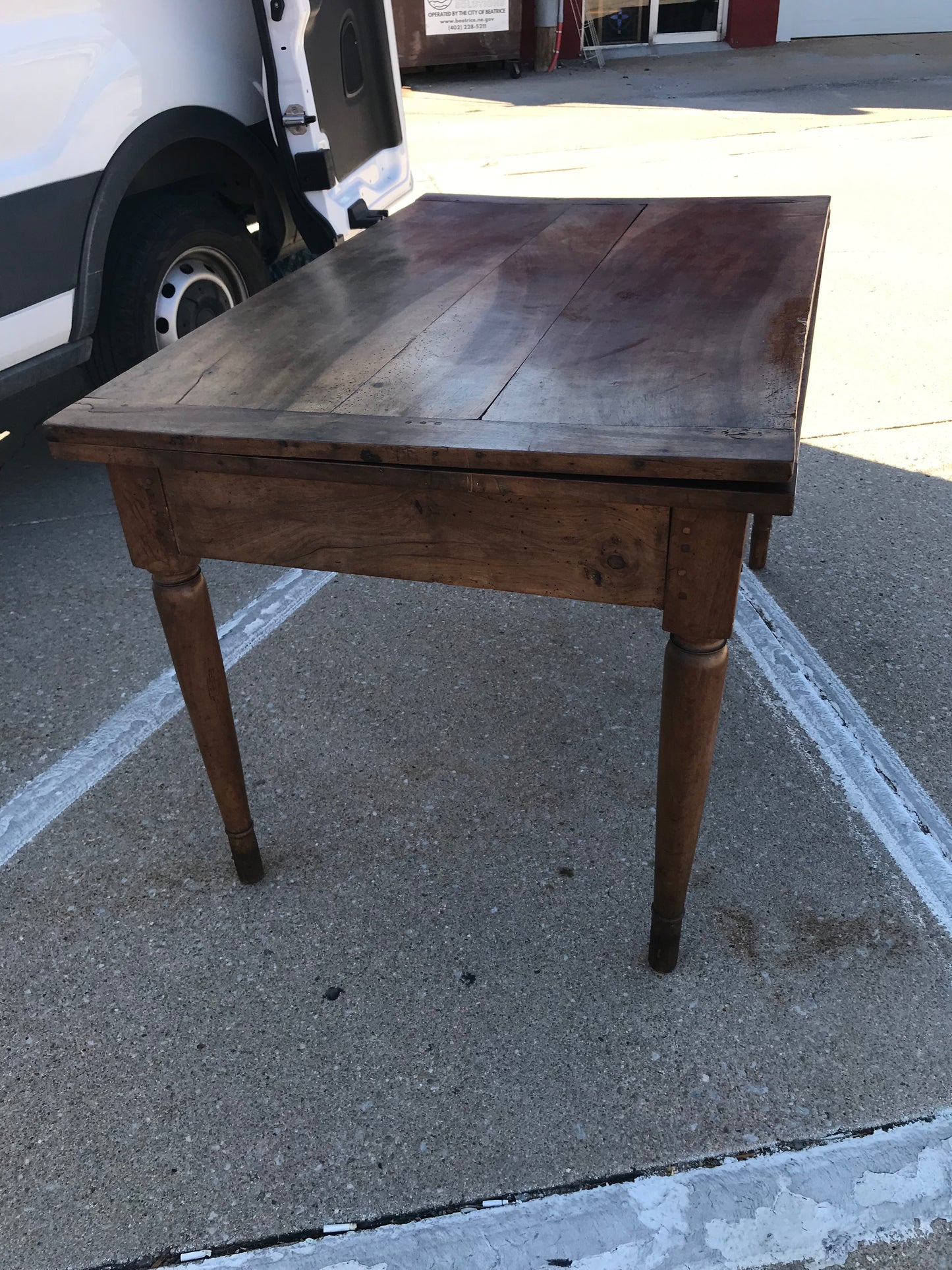 ANTIQUE EXPANDING PRIMITIVE DINING TABLE FROM MID 1800's