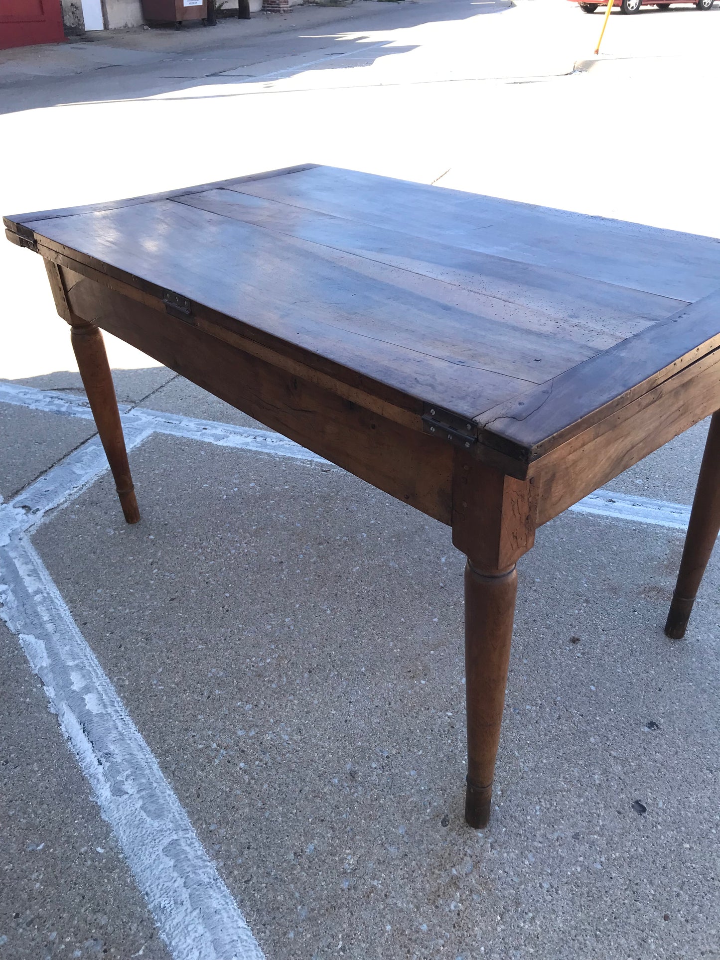 ANTIQUE EXPANDING PRIMITIVE DINING TABLE FROM MID 1800's