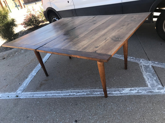 ANTIQUE EXPANDING PRIMITIVE DINING TABLE FROM MID 1800's