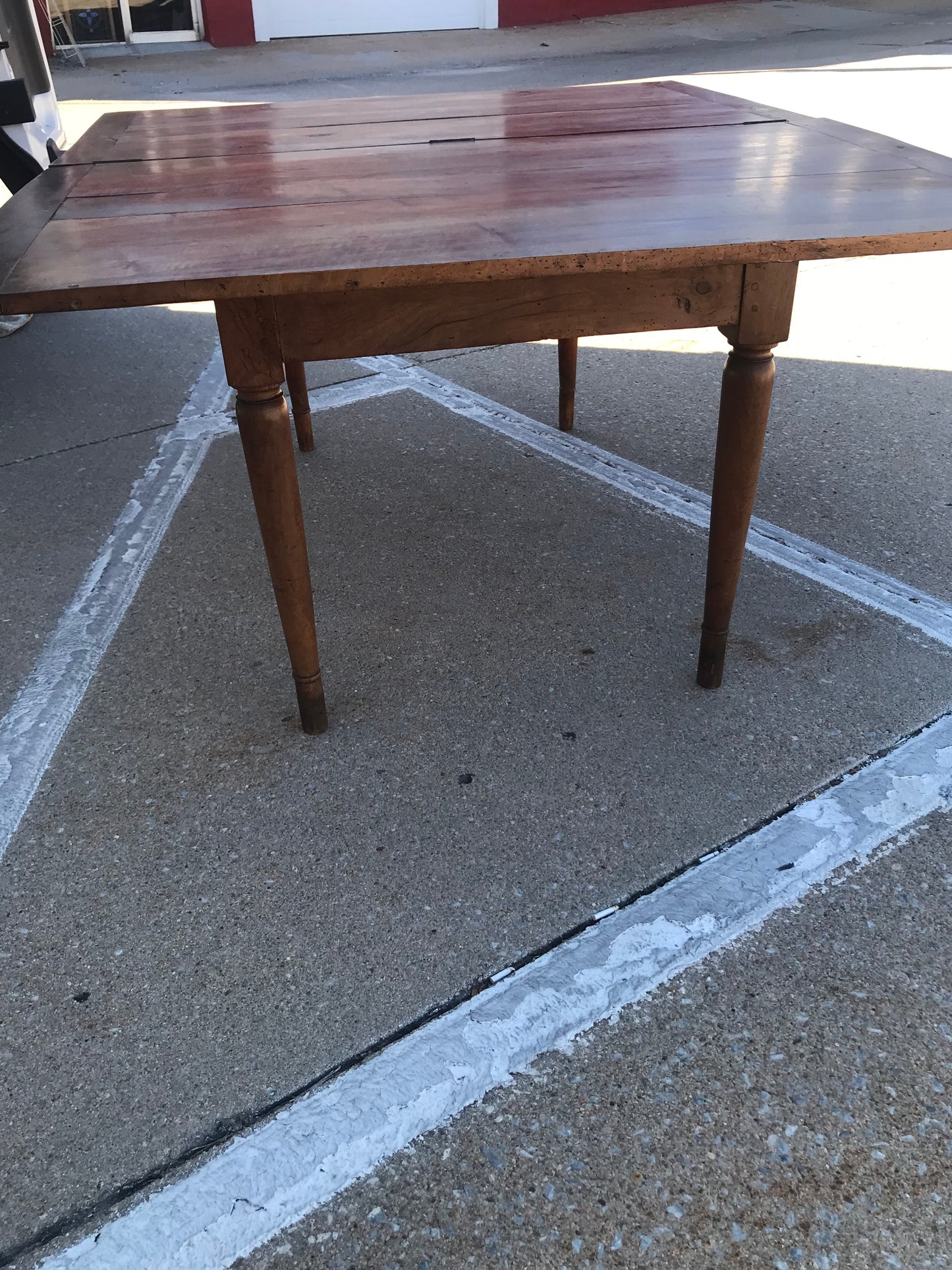 ANTIQUE EXPANDING PRIMITIVE DINING TABLE FROM MID 1800's