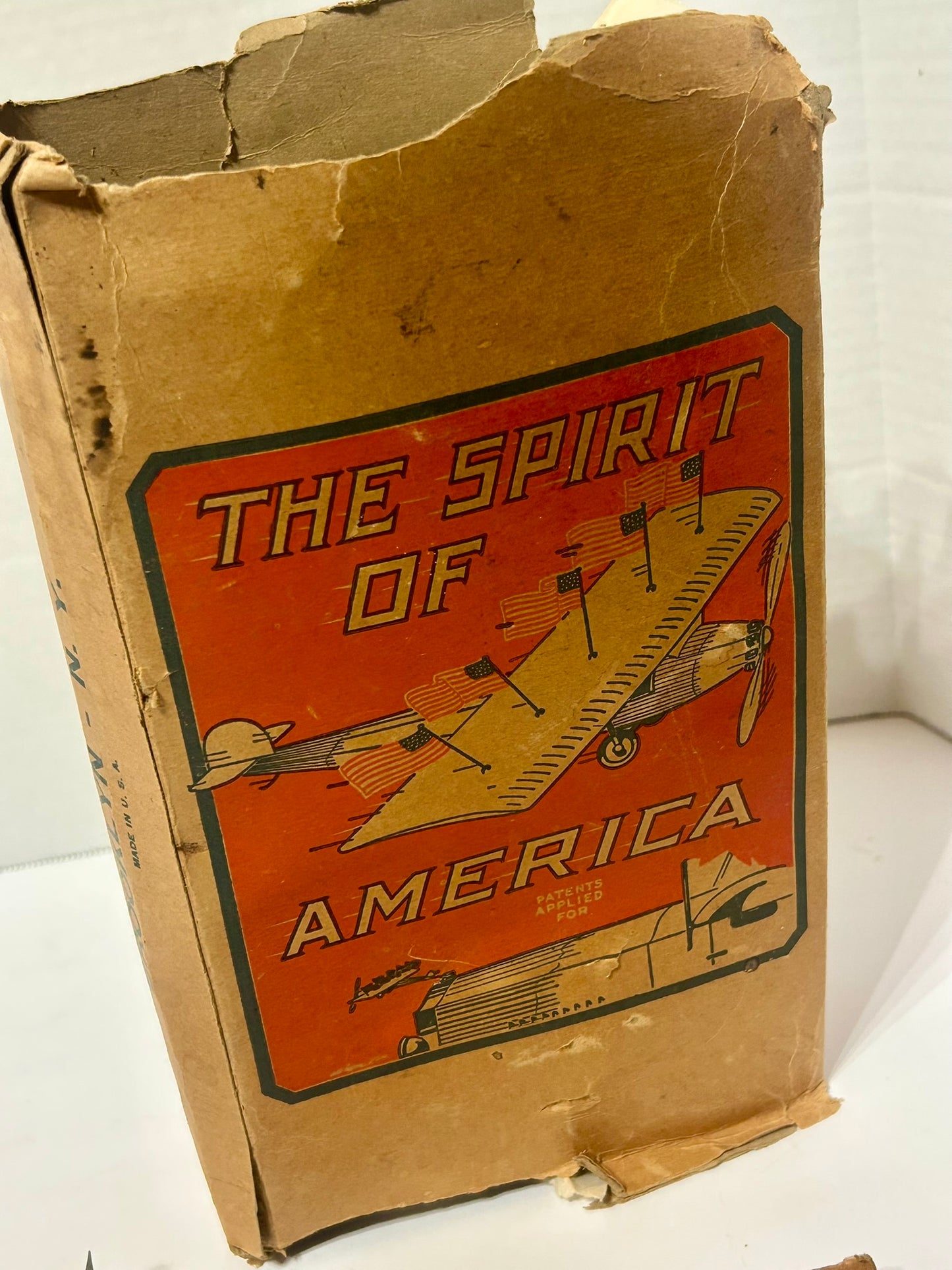 RADIATOR SPIRIT OF AMERICA AIRPLANE SHAPE FLAG HOLDER