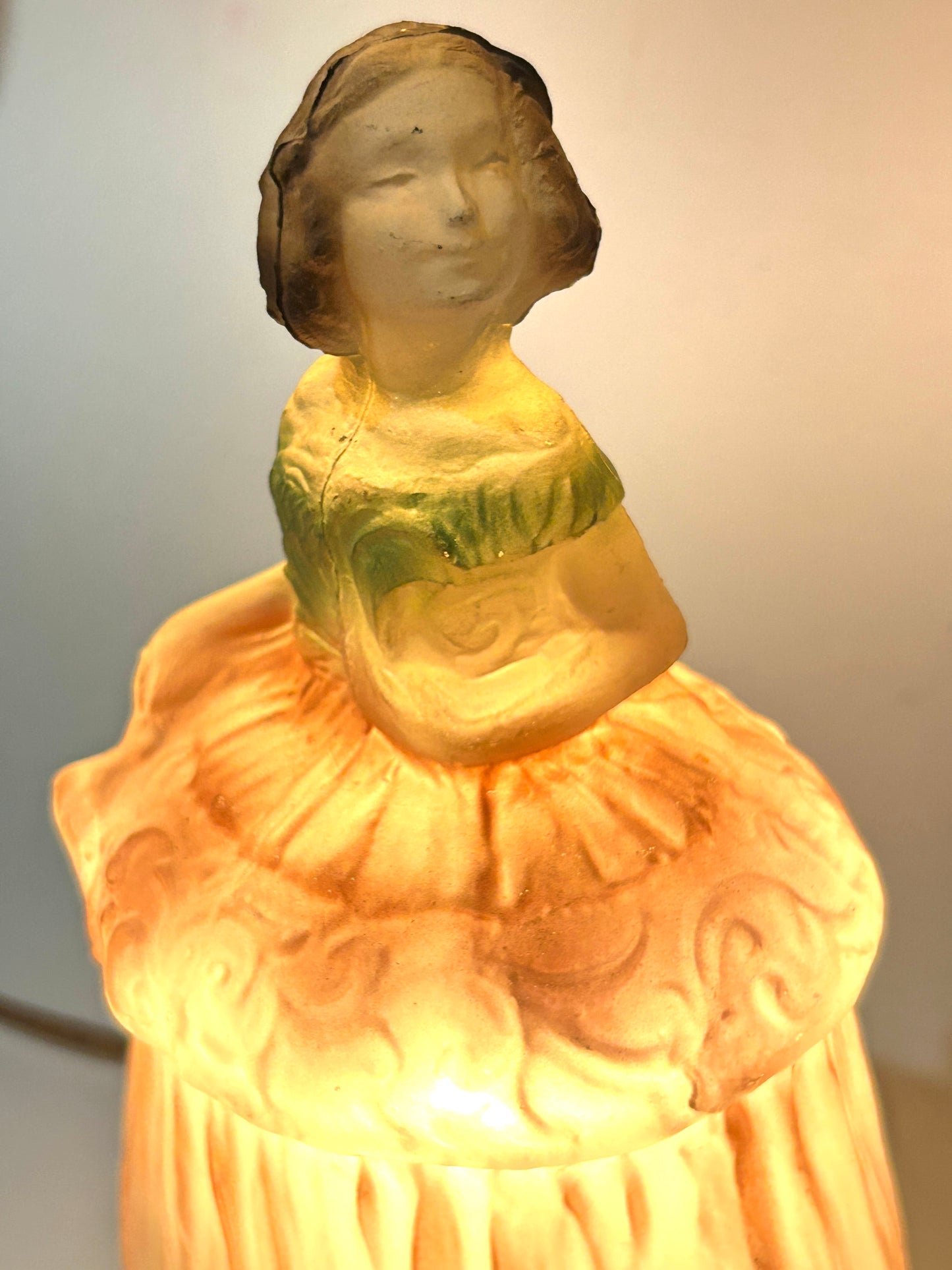 FIGURAL GIRL TIFFIN GLASS LAMP