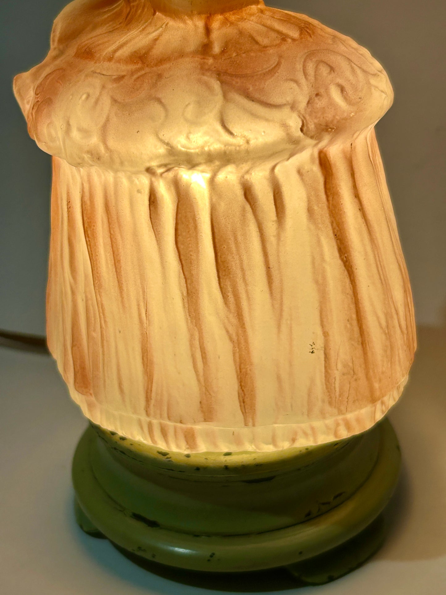FIGURAL GIRL TIFFIN GLASS LAMP