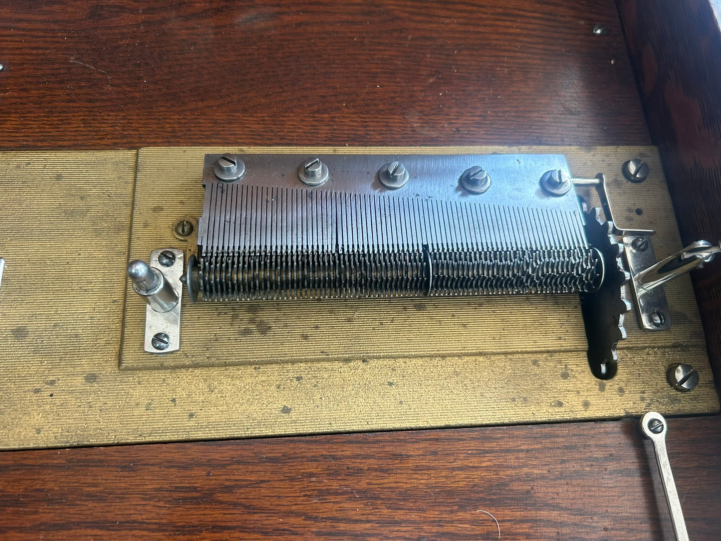 REGINA DISC MUSIC BOX IN INLAID OAK CASE