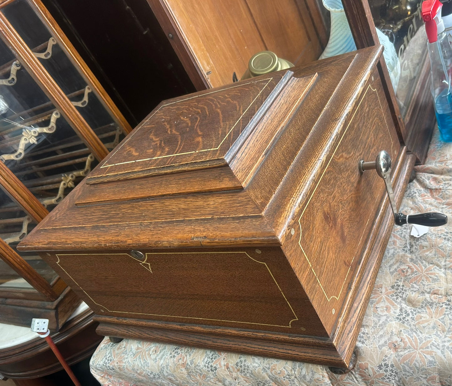 REGINA DISC MUSIC BOX IN INLAID OAK CASE