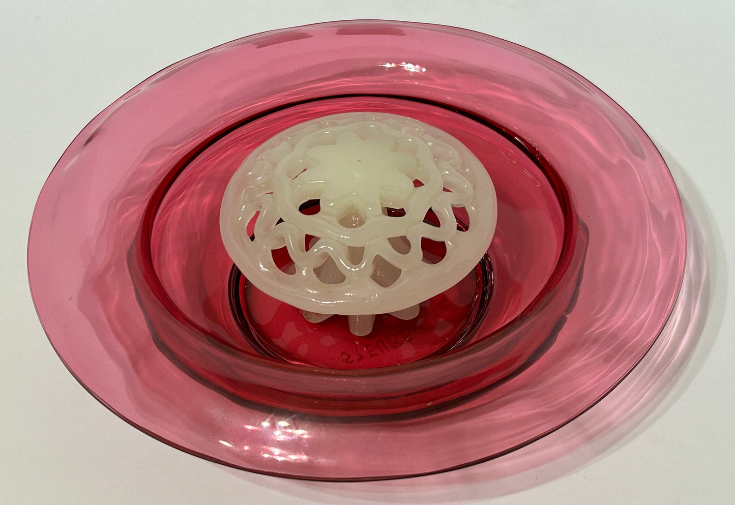 CARTER STEUBEN GLASS SIGNED CENTERPIECE BOWL WITH STEUBEN WHITE FLOWER FROG