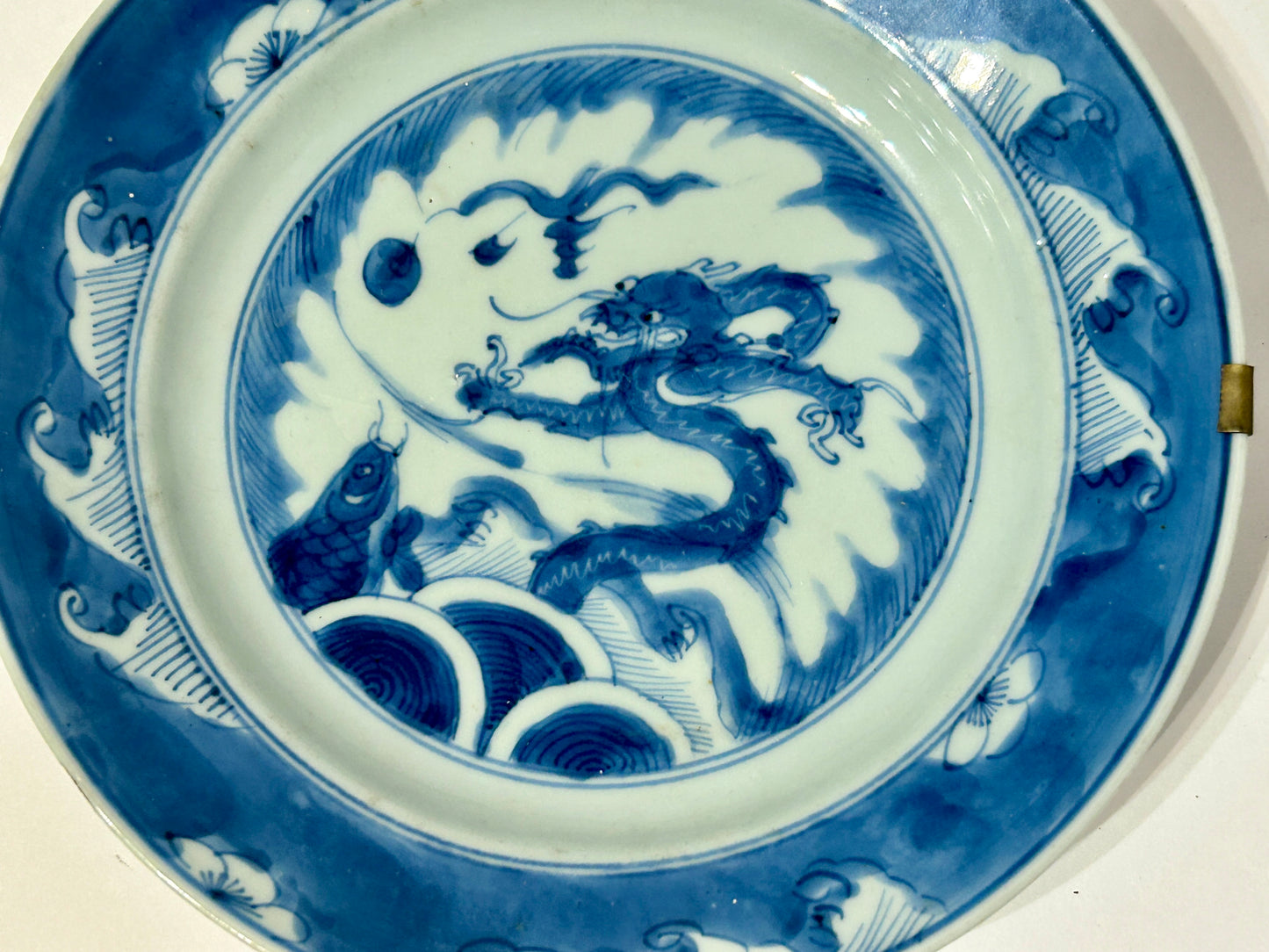 ANTIQUE CHINESE BLUE AND WHITE DRAGON AND CARP PLATE