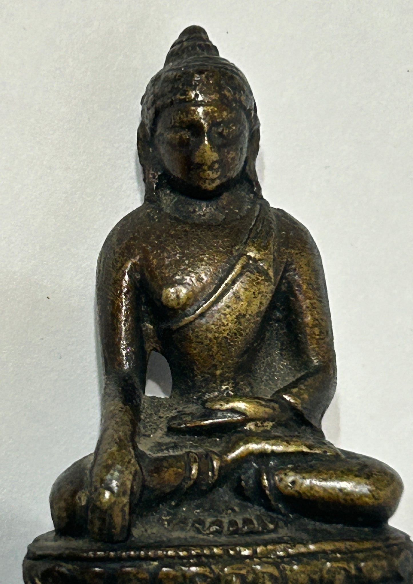 ANTIQUE BRONZE ASIAN BUDDHA FIGURE