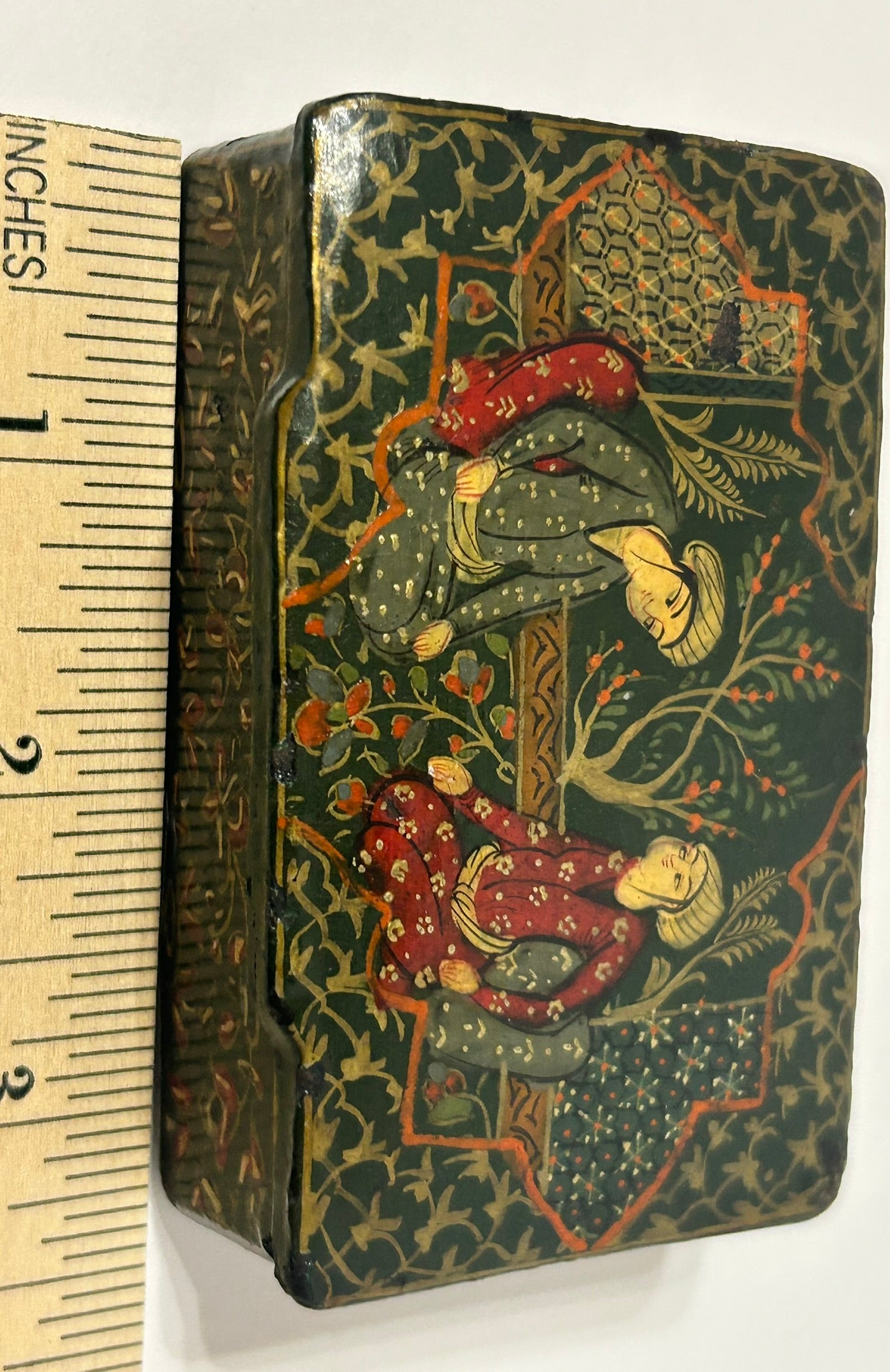 ANTIQUE PERSIAN DESIGN LACQUER SNUFF BOX