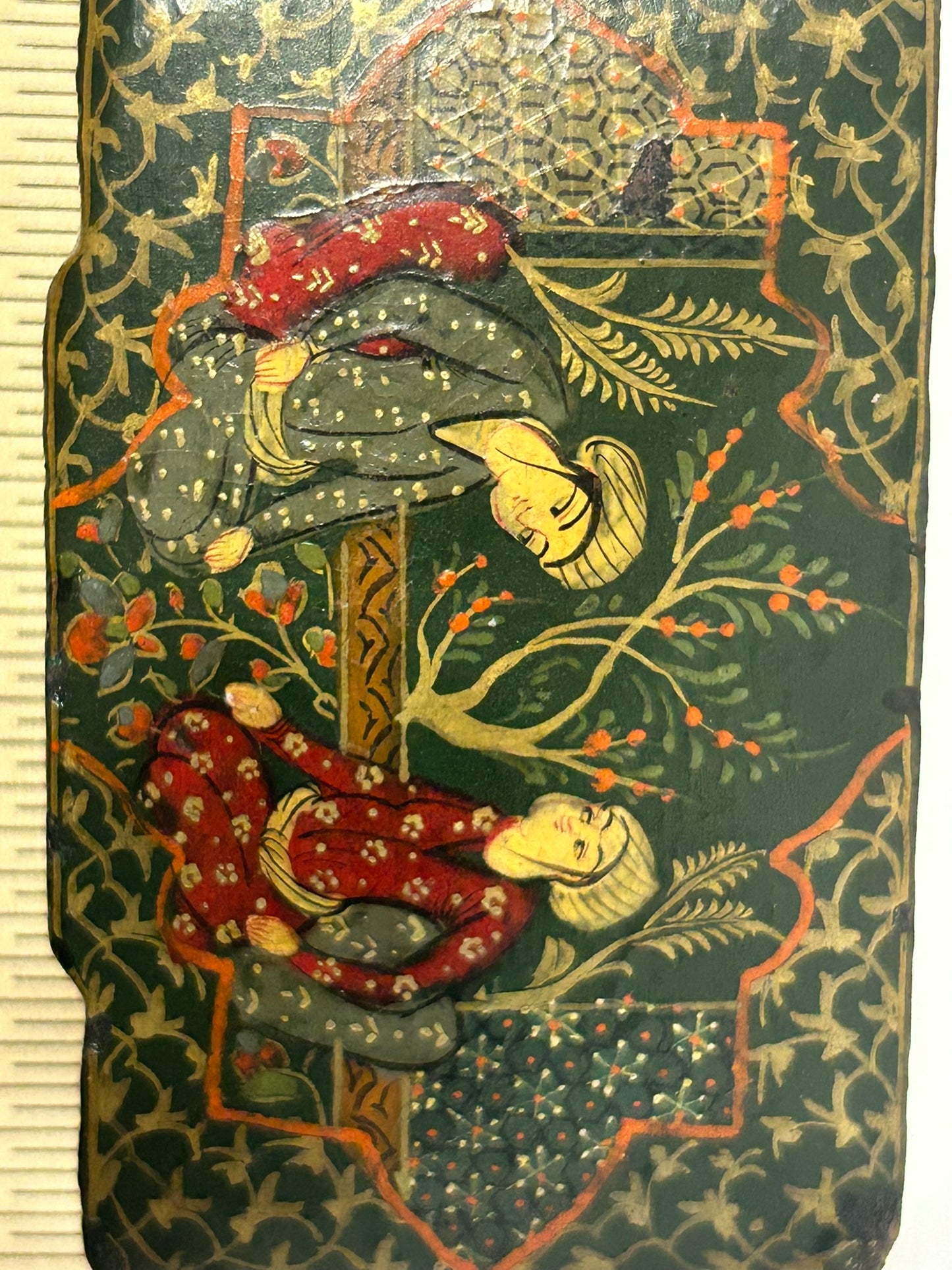 ANTIQUE PERSIAN DESIGN LACQUER SNUFF BOX