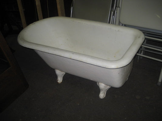 ANTIQUE CAST IRON CHILDS SIZE BATHTUB