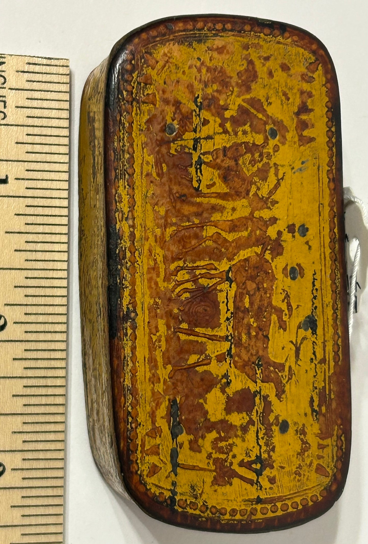 ANTIQUE SNUFF BOX WITH YELLOW WOOD WITH DEER DESIGN