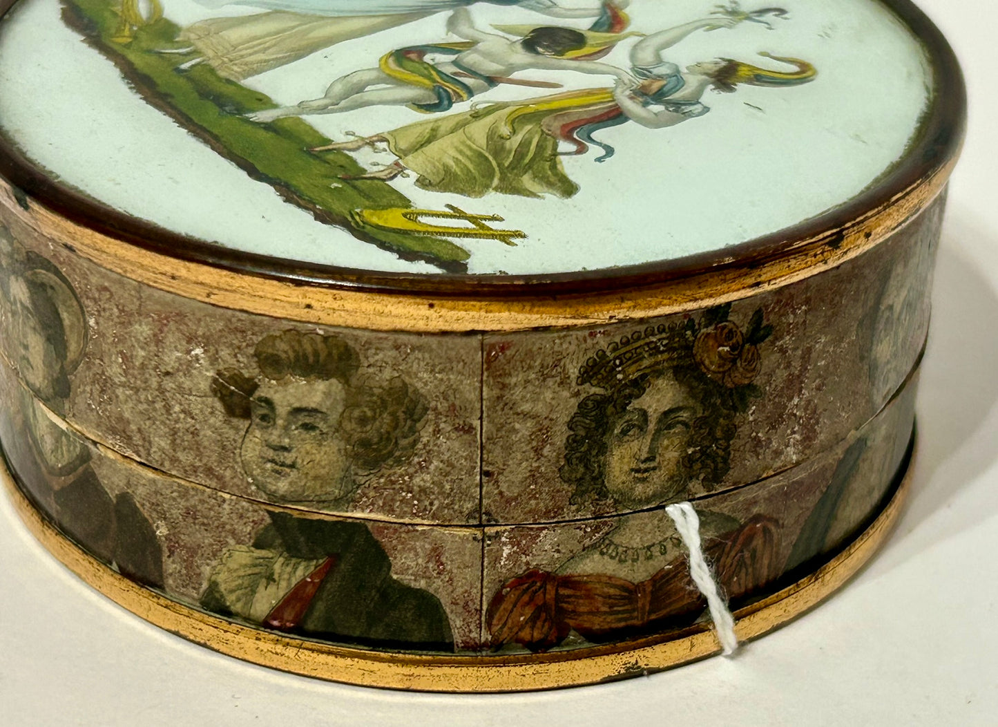 FRENCH ANTIQUE POWDER BOX WITH LADIES