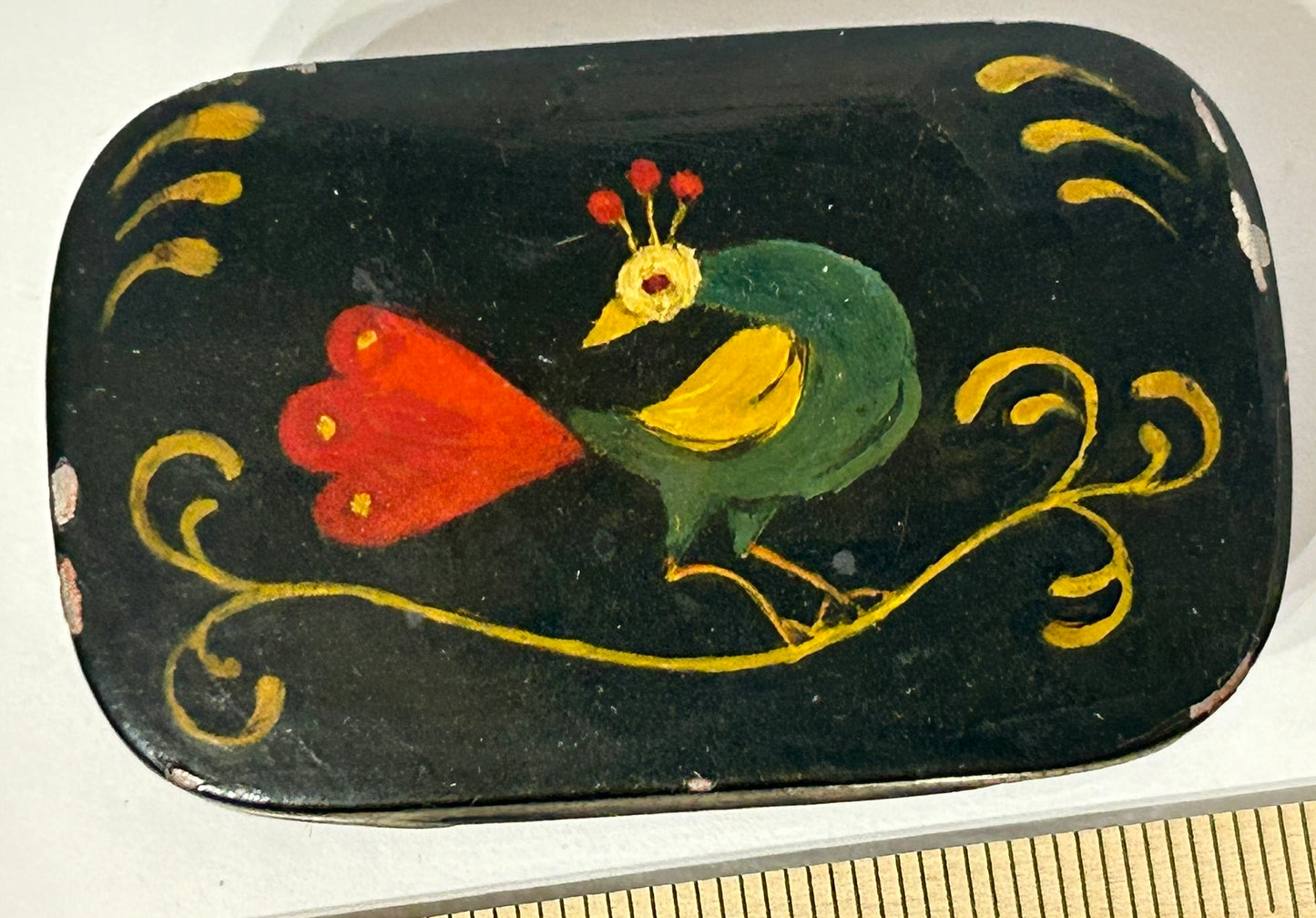 TIN TOLE ANTIQUE SUFF BOX WITH PAINTED BIRD DESIGN