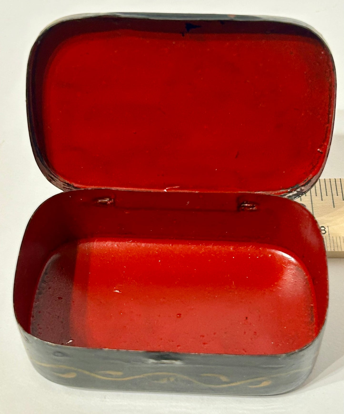 TIN TOLE ANTIQUE SUFF BOX WITH PAINTED BIRD DESIGN