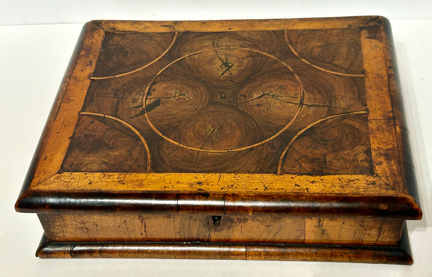 1700'S QUEEN ANNE INLAID OYSTER WOOD LACE BOX