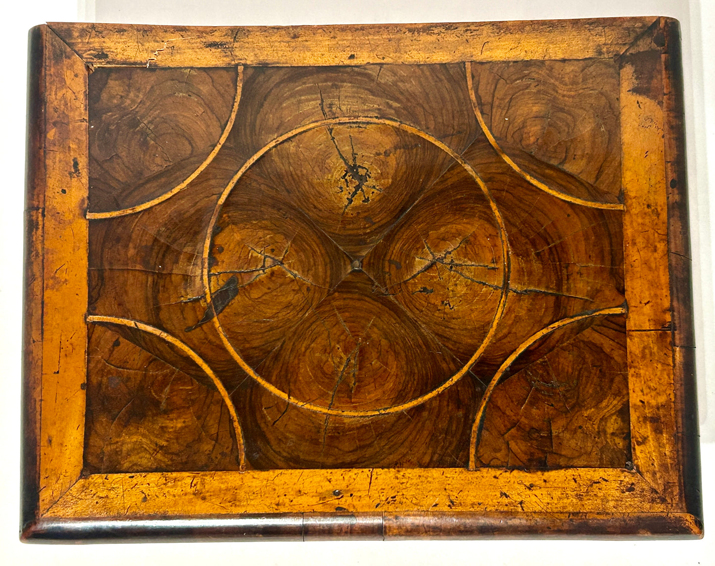 1700'S QUEEN ANNE INLAID OYSTER WOOD LACE BOX
