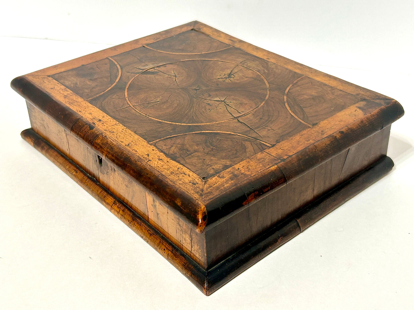 1700'S QUEEN ANNE INLAID OYSTER WOOD LACE BOX