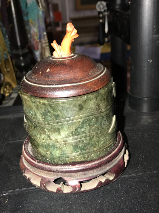 ROUND JADE COVERED  CONTAINER