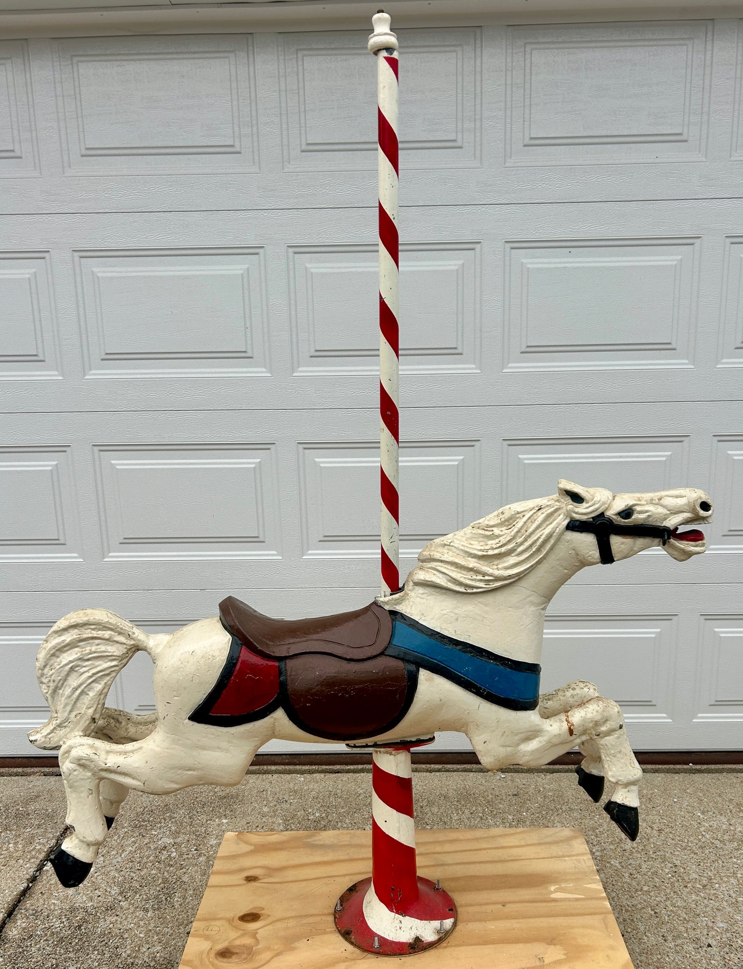 METAL CAROUSEL HORSE WITH METAL POLE