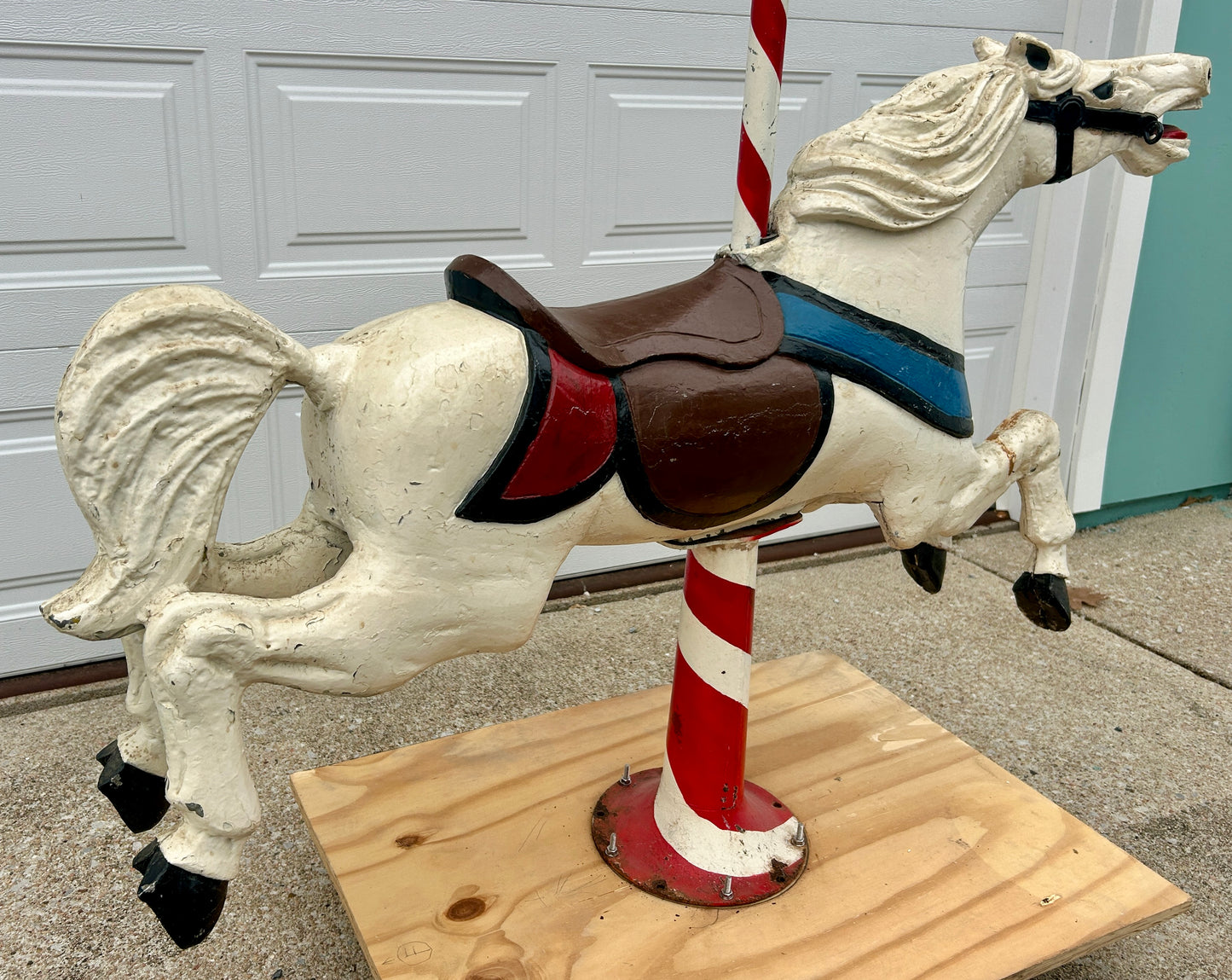 METAL CAROUSEL HORSE WITH METAL POLE