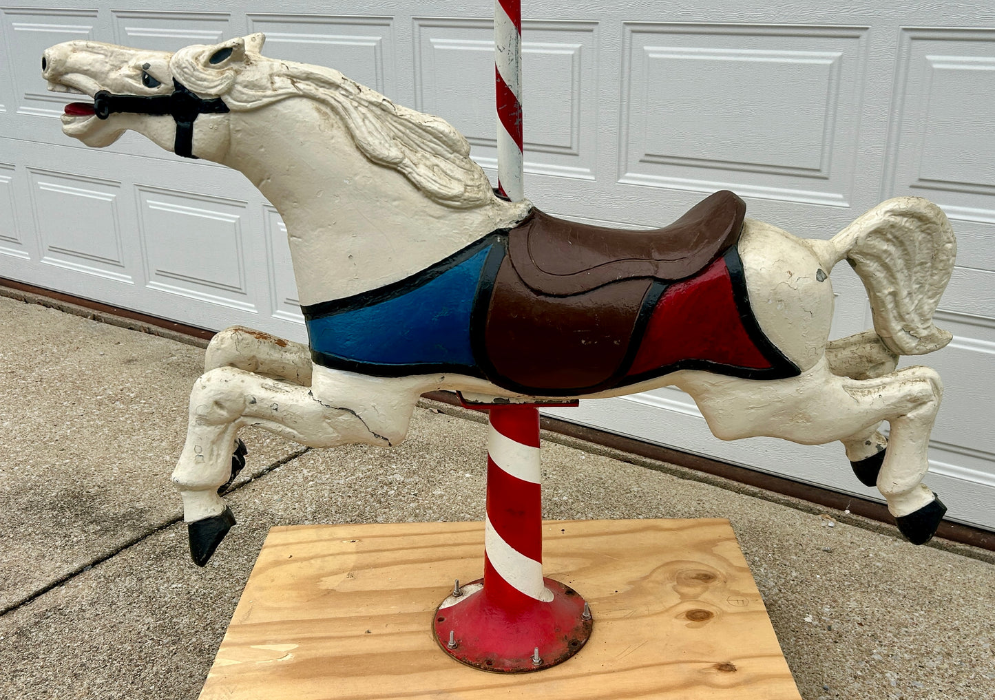 METAL CAROUSEL HORSE WITH METAL POLE