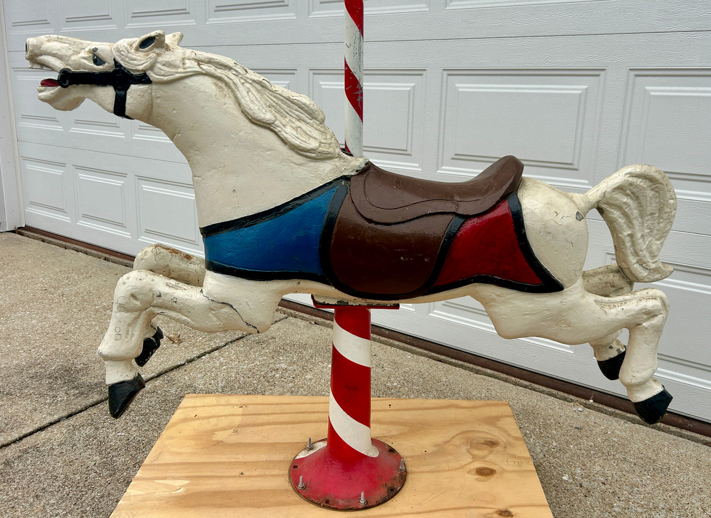 METAL CAROUSEL HORSE WITH METAL POLE