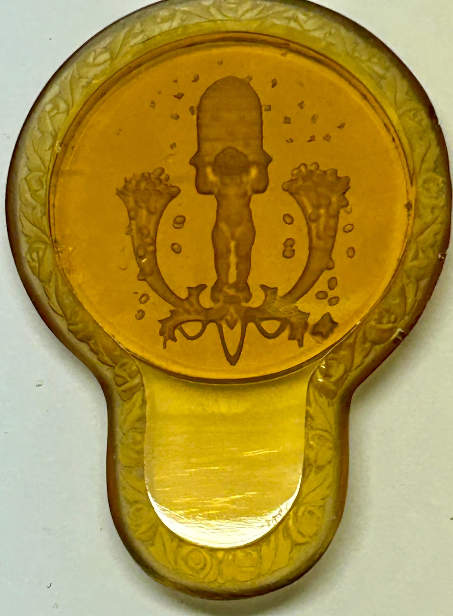 ANTIQUE GLASS INKWELL WITH ETCHED LID OF BEEHIVE IN AMBER, BLACK, & REDDISH GLASS. VERY HIGH QUALITY