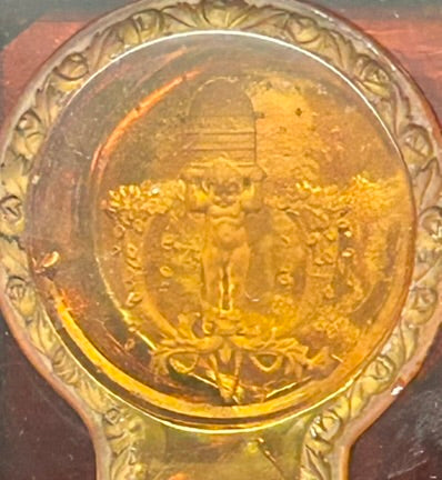 ANTIQUE GLASS INKWELL WITH ETCHED LID OF BEEHIVE IN AMBER, BLACK, & REDDISH GLASS. VERY HIGH QUALITY