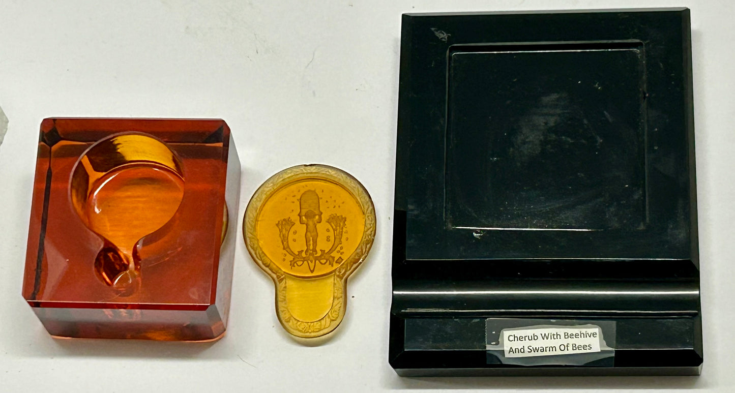 ANTIQUE GLASS INKWELL WITH ETCHED LID OF BEEHIVE IN AMBER, BLACK, & REDDISH GLASS. VERY HIGH QUALITY