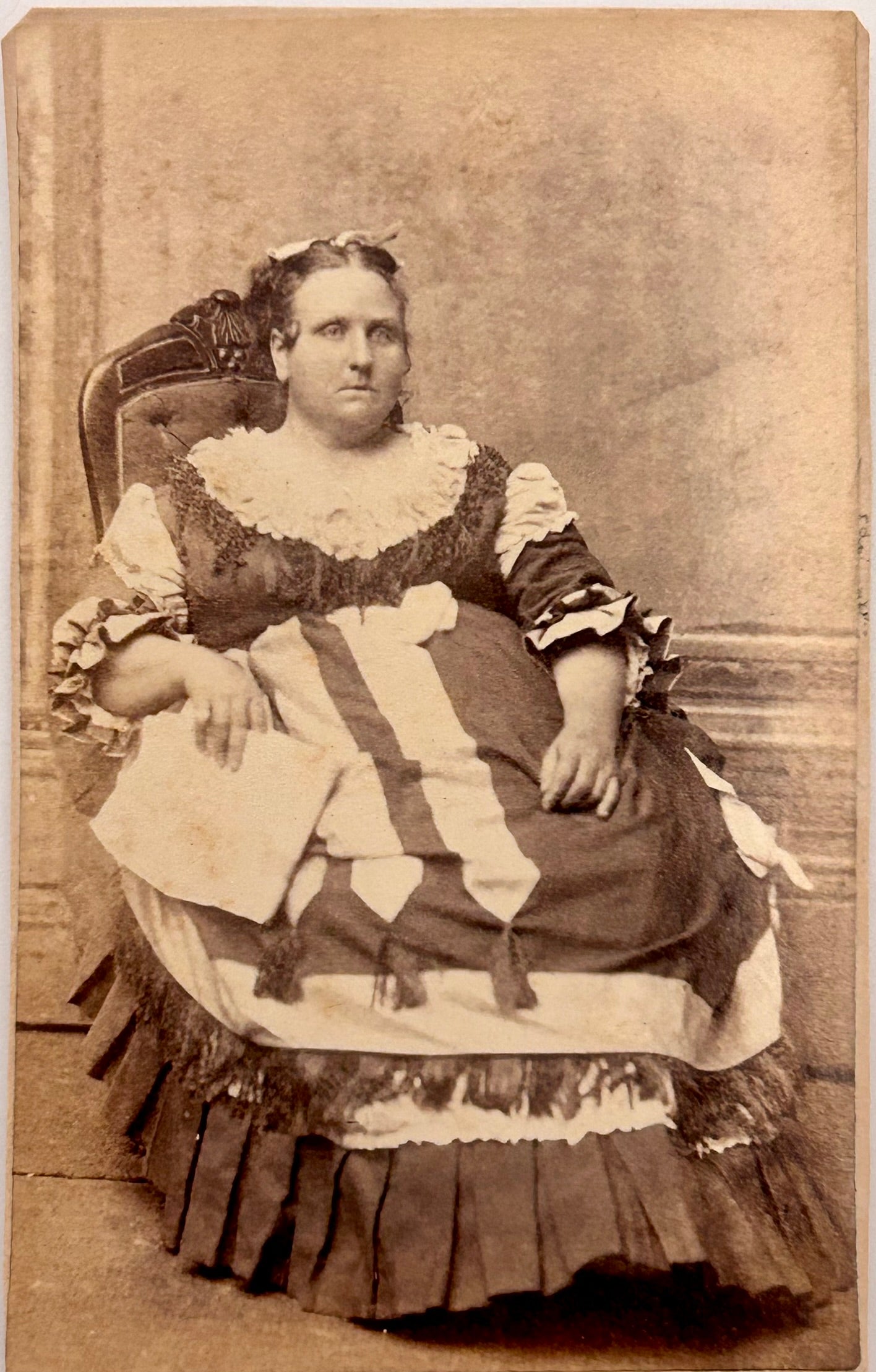 ANTIQUE CDV PHOTOS OF FOUR HEAVY PEOPLE IN WILD CLOTHING