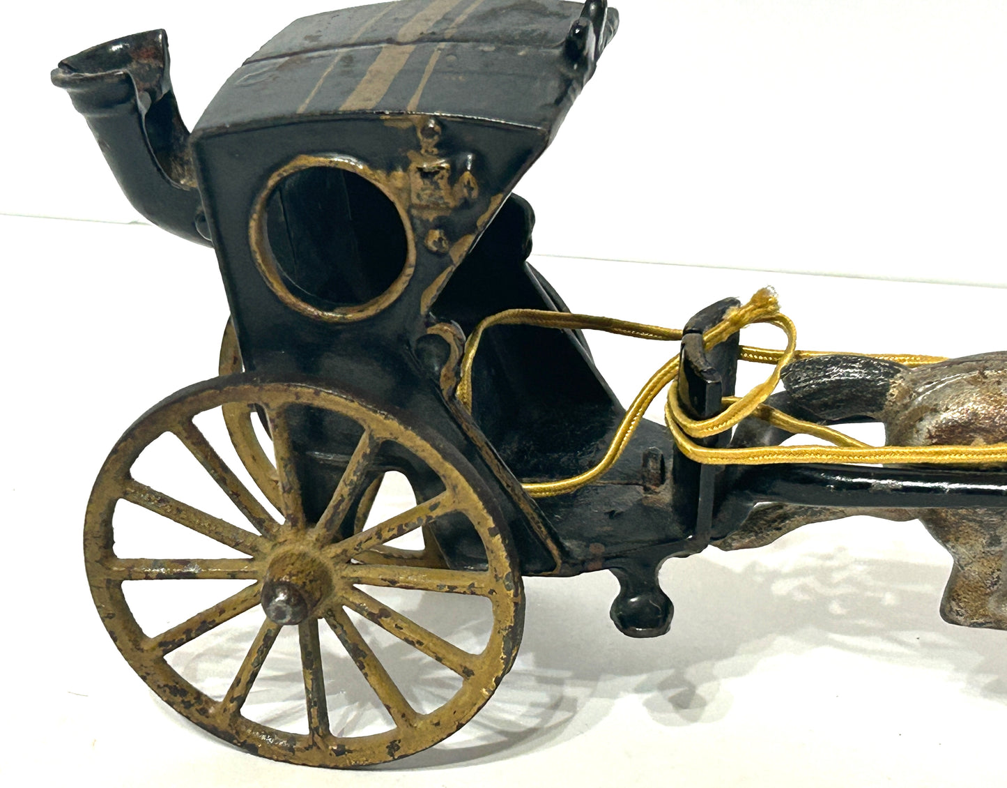 CAST IRON ANTIQUE HORSE DRAWN HANSOM CAB TOY