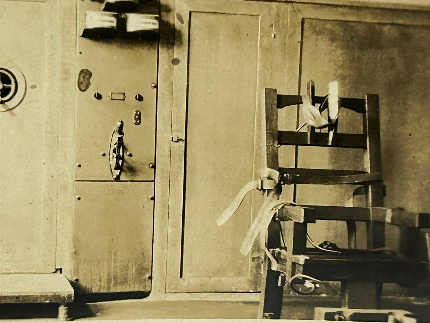 ANTIQUE REAL PHOTO POSTCARD OF ELECTRIC CHAIR AT STATE PRISION FARM IN RAIFORD, FLORIDA